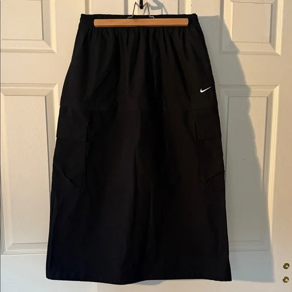 Nike Women's Black Midi Skirt - Picture 1 of 4